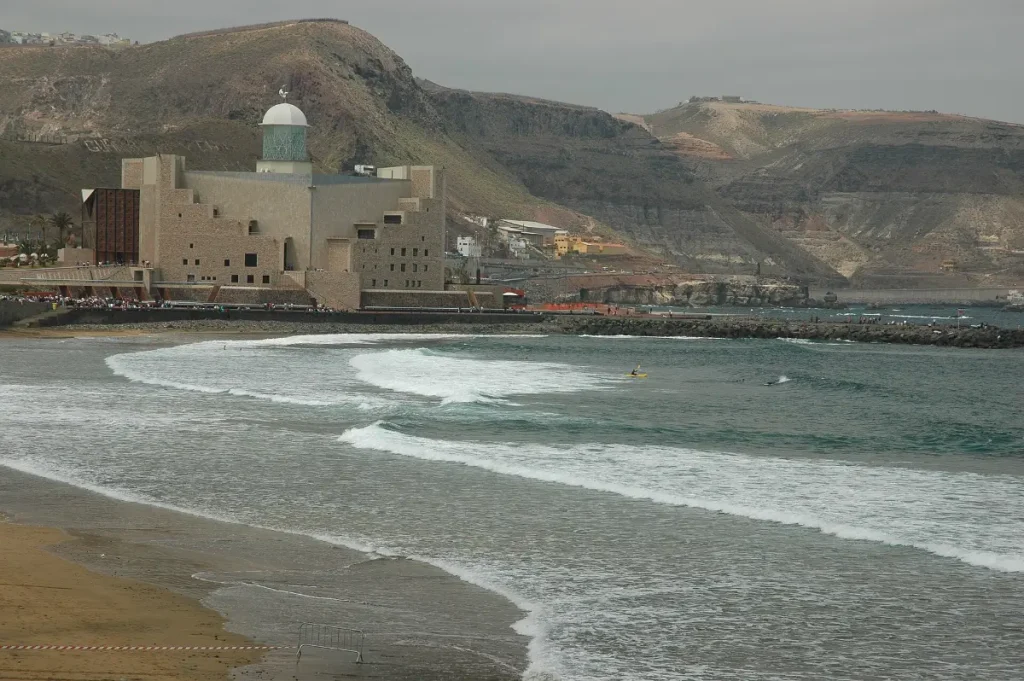 Plage de Las Canteras et auditorium Alfredo Kraus, à Las Palmas