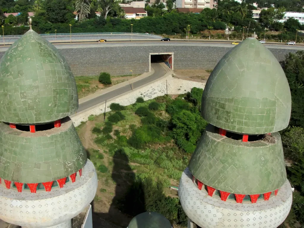 Mosquée de la Divinité et côte de Ouakam